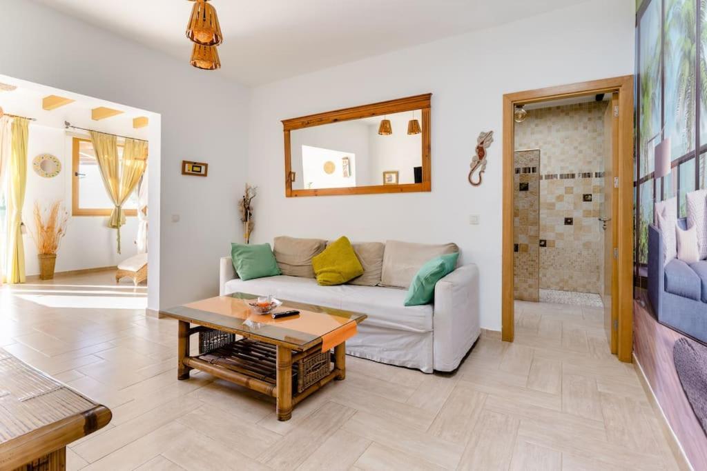 Villa La Isla By Rentaholidayslanzarote Playa Blanca  Exterior photo